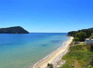 Пляж Кинира